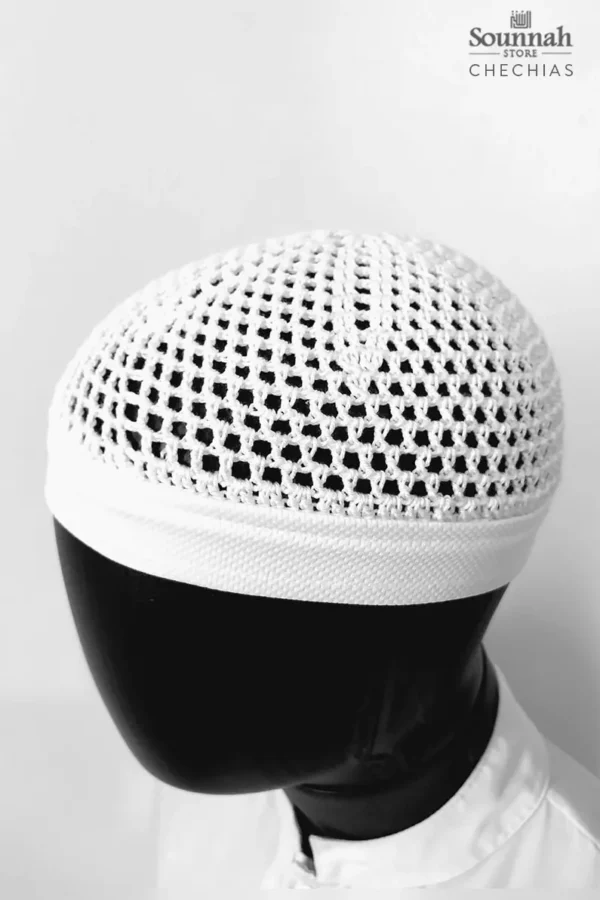 chechia-blanche-avec-bande-ref-685-1 Chechia blanche crochetée à jours ronds, bande en tissu au bas