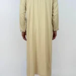Caftan homme peau de pêche beige sable, col rond à galon gris, vue de dos