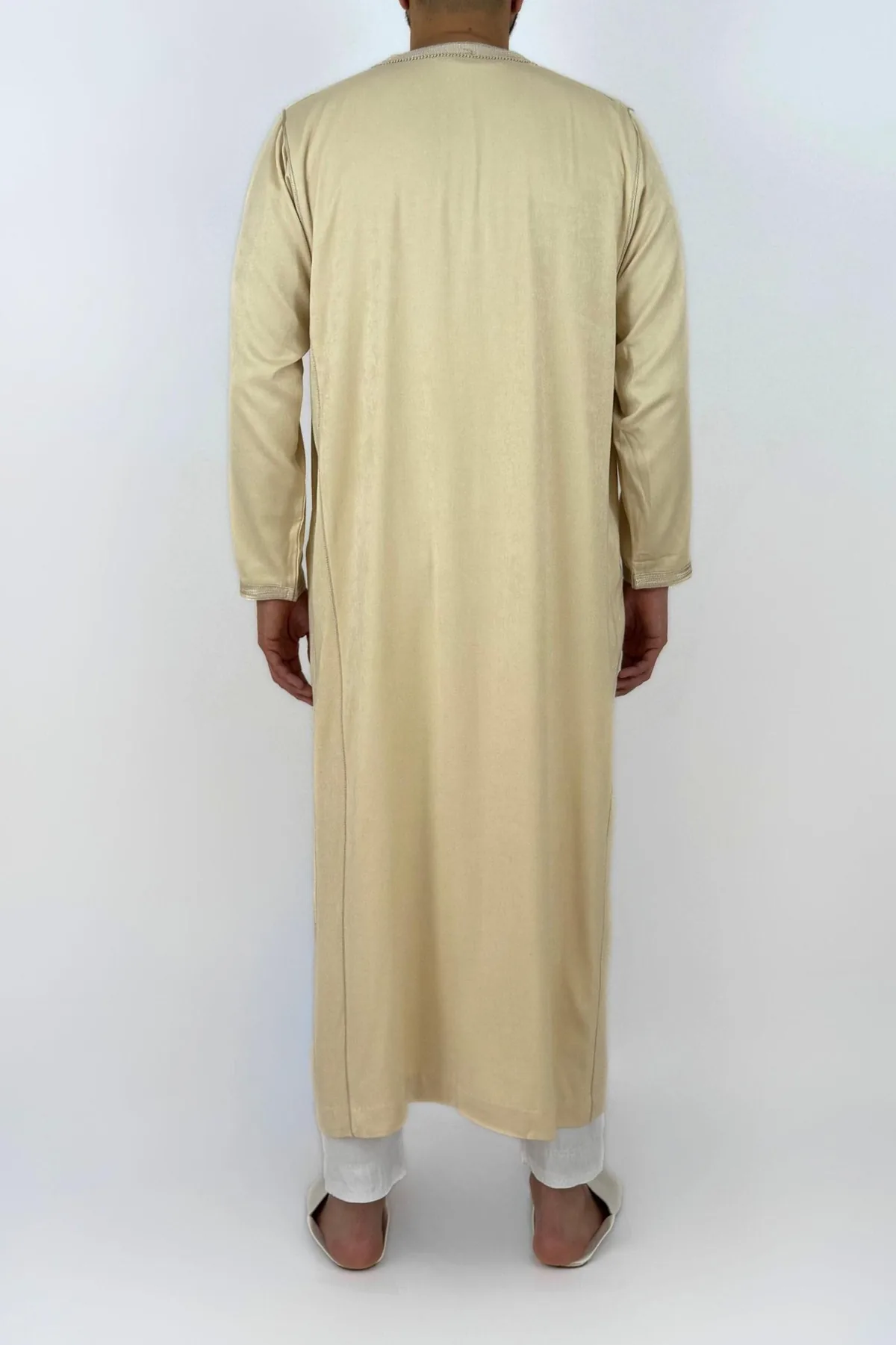 Caftan homme peau de pêche beige sable, col rond à galon gris, vue de dos