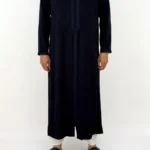 Caftan homme peau de pêche bleu marine, col rond à passementerie