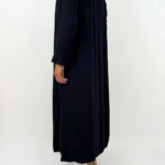 Caftan homme peau de pêche bleu marine, col rond à passementerie, autre profil