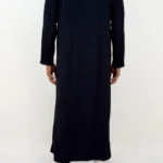 Caftan homme peau de pêche bleu marine, col rond à passementerie, vue de dos