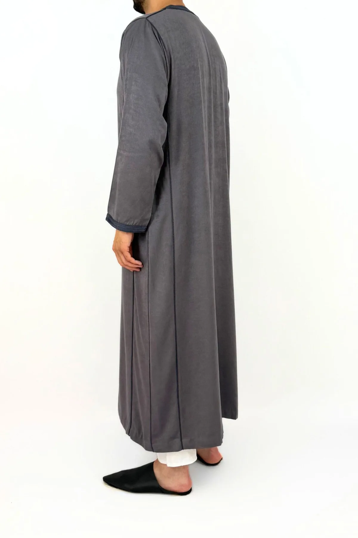Caftan homme peau de pêche gris foncé à galon anthracite, autre profil