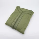 Caftan homme peau de pêche vert émeraude Caftan homme peau de pêche vert émeraude (vert olive clair), plié