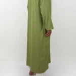 Caftan homme peau de pêche vert émeraude Caftan homme peau de pêche vert émeraude (vert olive clair), vue de profil