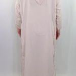 Djellaba homme hiver beige Djellaba homme hiver beige sable à finitions vieux rose, vue de dos