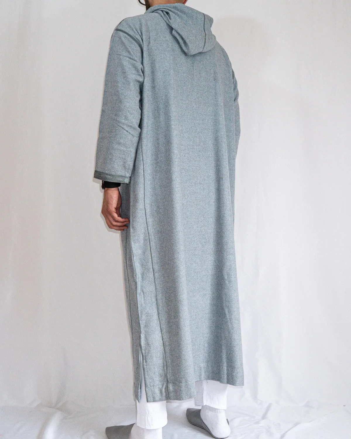 Djellaba homme hiver bleu chiné Djellaba homme hiver bleu chiné, gris bleu à passementerie, vue de dos
