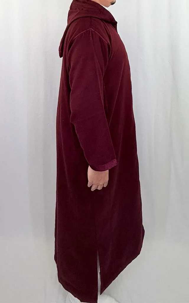 Djellaba homme hiver bordeaux Djellaba homme hiver bordeaux à capuche, plastron brodé, vue de profil