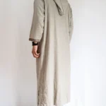 Djellaba homme hiver brun Djellaba homme hiver brune (taupe chiné) à passementerie marron, vue de dos