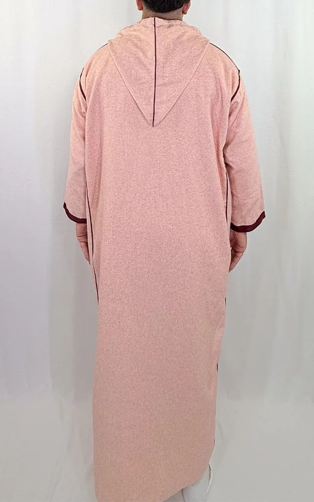 Djellaba homme hiver saumon Djellaba homme hiver saumon à capuche, plastron brodé bordeaux, vue de dos