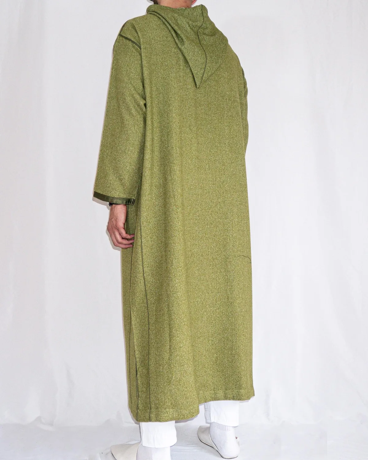 Djellaba homme hiver vert Djellaba homme hiver verte (vert kaki chiné) à capuche, vue de dos