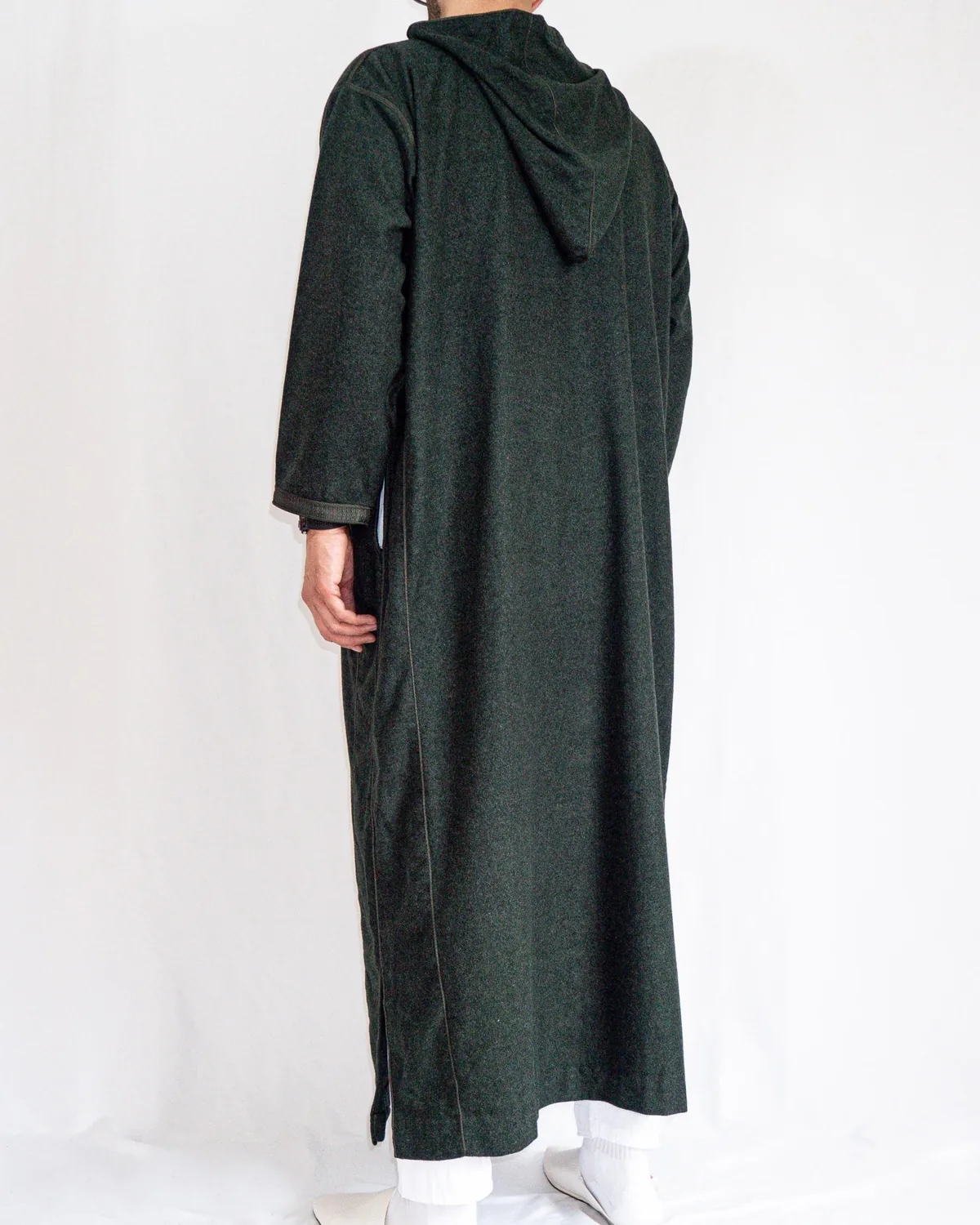 Djellaba homme hiver vert sapin Djellaba homme hiver vert sapin, chiné sombre à capuche, vue de dos